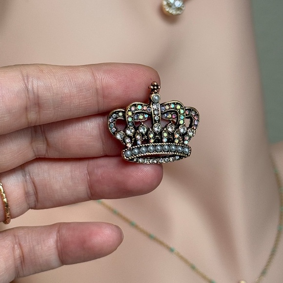 ⚜️ Silver Crown Brooch - Picture 7 of 8